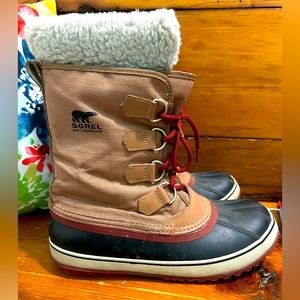 Sorel boots size 9.5 in EUC